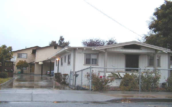 22723--22725 Myrtle St in Hayward, CA - Foto de edificio - Building Photo