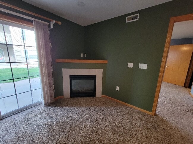 10 Cherry Ct, Unit 2 in North Liberty, IA - Building Photo - Building Photo