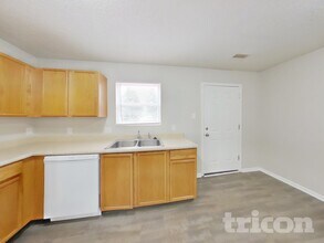 10818 Wymm Ln in Ingalls, IN - Foto de edificio - Building Photo