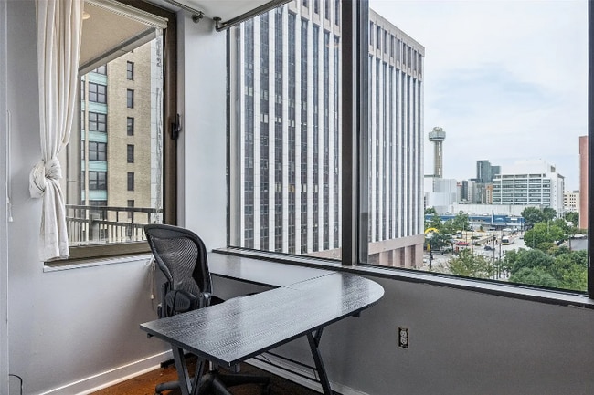 1200 Main St in Dallas, TX - Building Photo - Building Photo