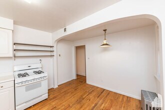 5805 N Washtenaw Ave, Unit 2 in Chicago, IL - Building Photo - Building Photo