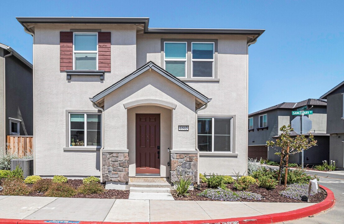 1502 Sanctuary St in Pittsburg, CA - Foto de edificio