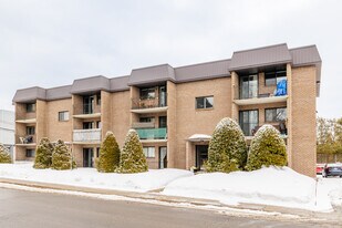 38 Mayer Rue in Ste-Thérèse, QC - Building Photo