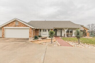 7128 County Rd 319 in Alvarado, TX - Foto de edificio - Building Photo