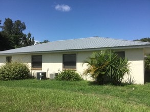 400 Colonia Ln E in Nokomis, FL - Foto de edificio - Building Photo