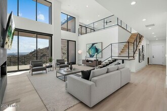 6975 North 39th Pl in Paradise Valley, AZ - Building Photo - Building Photo