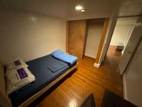 28 Compton St, Unit 1 in New Haven, CT - Foto de edificio - Building Photo