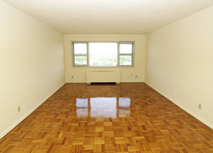 Washington Towers in East Orange, NJ - Building Photo - Interior Photo