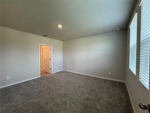 3921 Radiant Mountain Dr in Plant City, FL - Building Photo - Building Photo