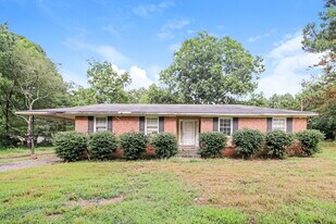 20 Freeman Dr in Stockbridge, GA - Building Photo