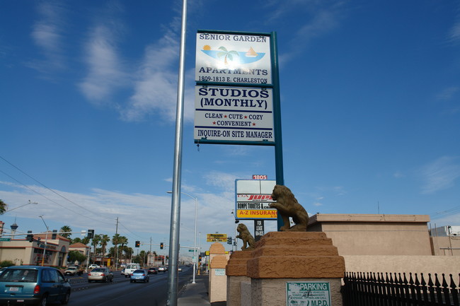 1809-1813 E Charleston Blvd in Las Vegas, NV - Building Photo - Building Photo