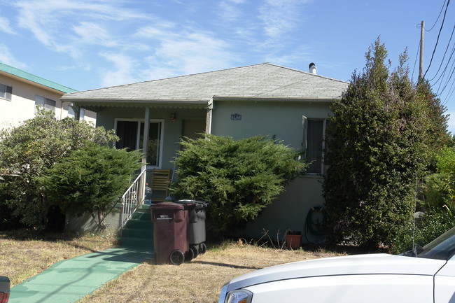 22702-22704 7th St in Hayward, CA - Foto de edificio - Building Photo