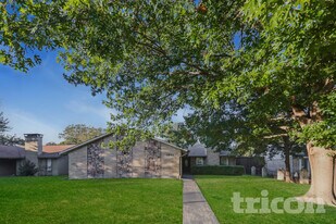 1901 Baylor Dr in Richardson, TX - Building Photo