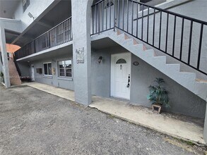 2270 W 54th Pl in Hialeah, FL - Building Photo - Building Photo