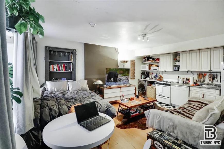 252 E 112th St in New York, NY - Building Photo