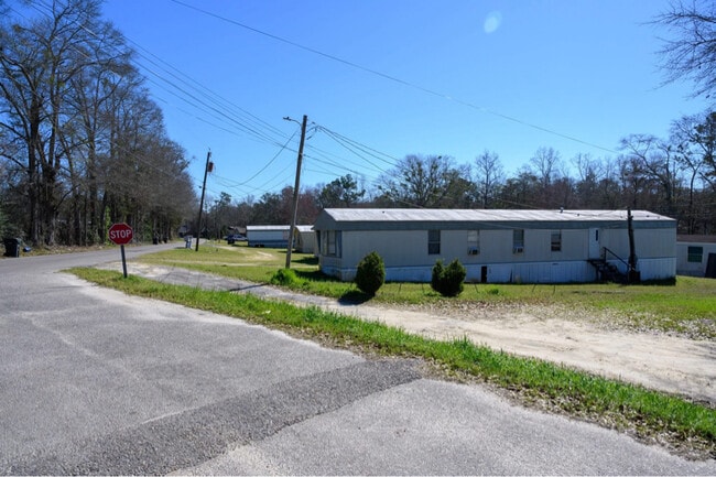 property at 100 Lunsford Cir