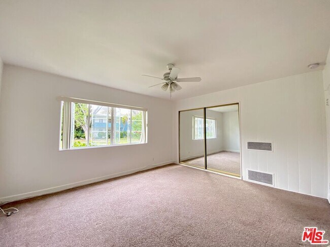 5456 Village Green in Los Angeles, CA - Building Photo - Building Photo