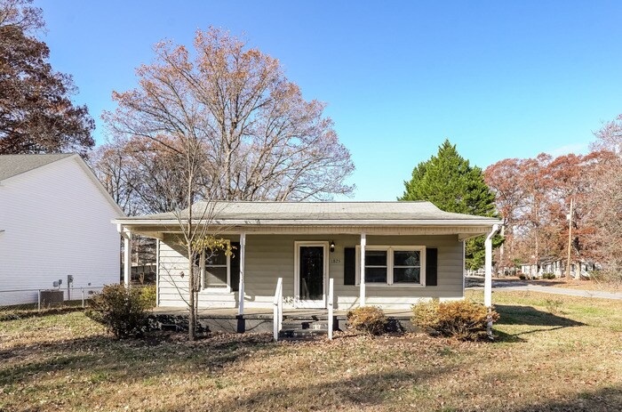 1825 Glenside Dr in Greensboro, NC - Building Photo