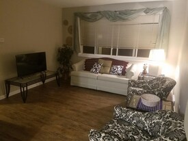 45 Woodmere Ct, Unit 4