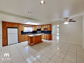 8055 Wagon Trail Way in Sacramento, CA - Building Photo - Building Photo
