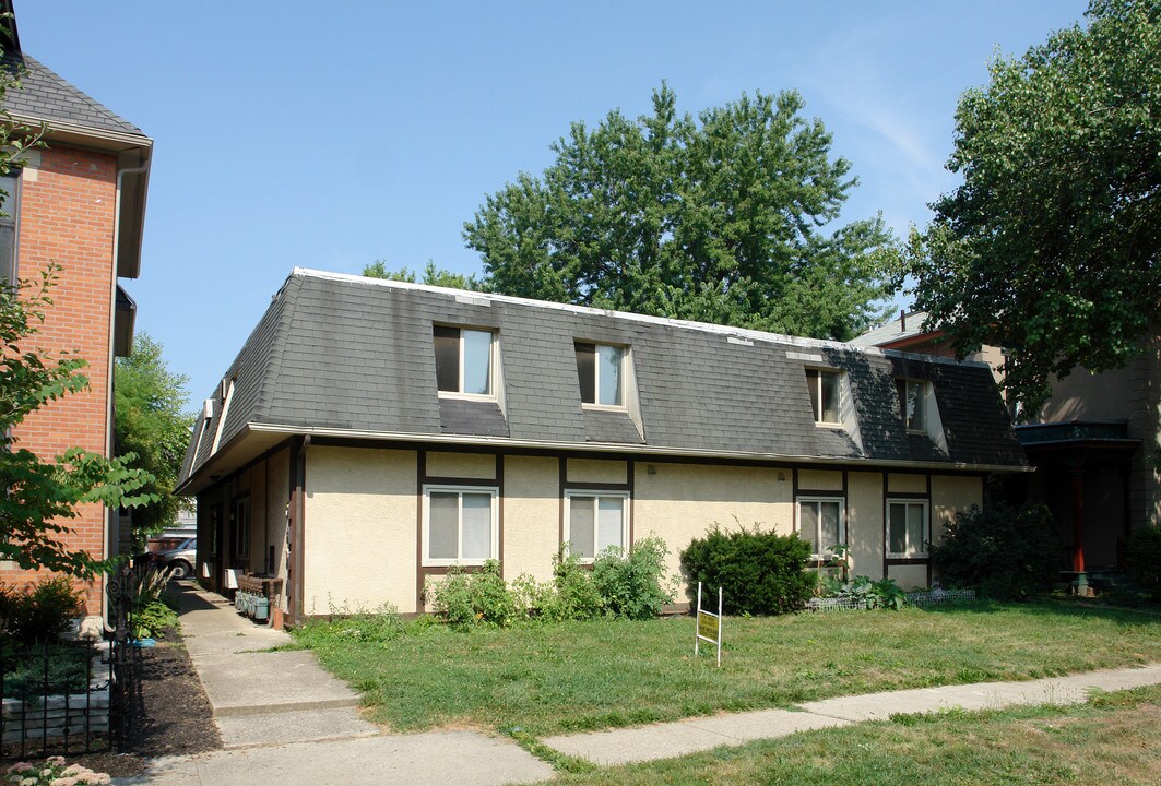 1327 Dennison Ave in Columbus, OH - Building Photo