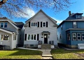 3667 E Layton Ave in Cudahy, WI - Building Photo