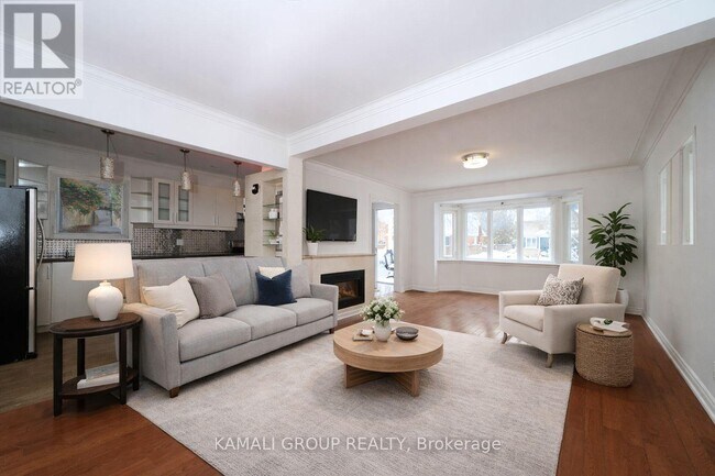 46 Centre St E in Richmond Hill, ON - Building Photo - Building Photo