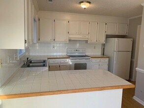 1025 Spring Forest Rd in Greenville, NC - Building Photo - Building Photo