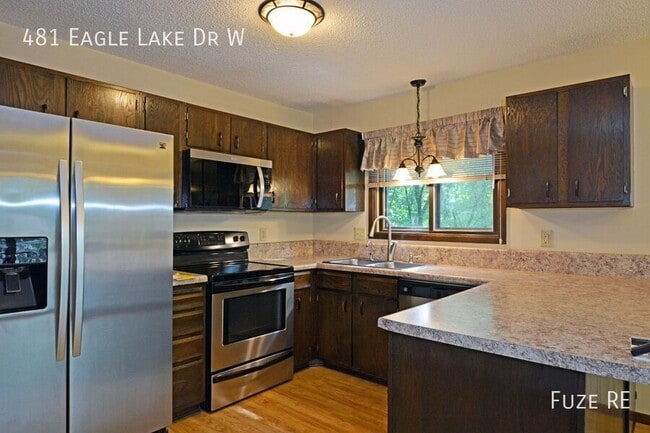 481 W Eagle Lake Dr in Maple Grove, MN - Building Photo - Building Photo