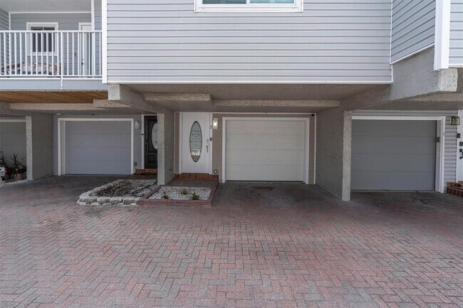 12274 1st St W in Treasure Island, FL - Building Photo - Building Photo