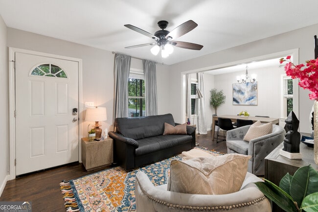 240 Lake Dr in Atlanta, GA - Building Photo - Building Photo