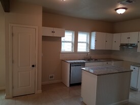 1016 Center St in San Antonio, TX - Building Photo