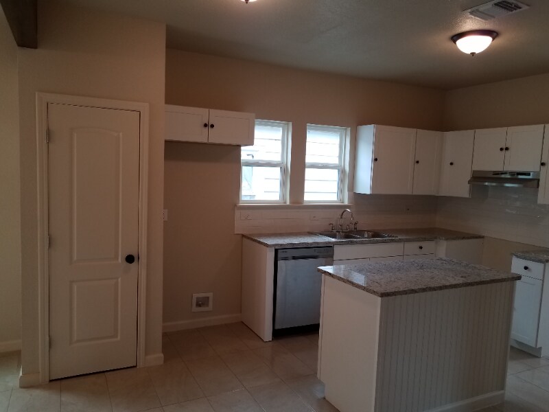 1016 Center St in San Antonio, TX - Building Photo