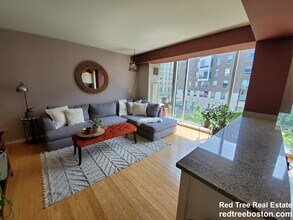 2 Earhart St, Unit 312 in Cambridge, MA - Building Photo - Building Photo