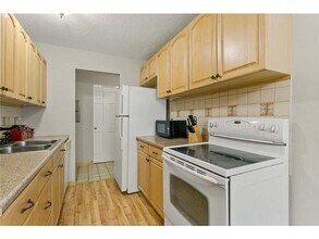 4560 Cedar Lake Rd S, Unit 3 in St. Louis Park, MN - Building Photo - Building Photo