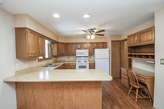 2213 S Wellington Ave in Sioux Falls, SD - Foto de edificio - Building Photo