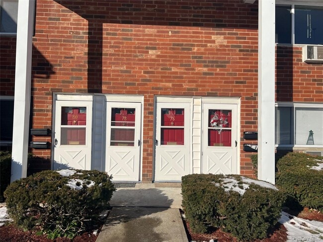 76 Manor Dr in Cornwall, NY - Building Photo - Building Photo