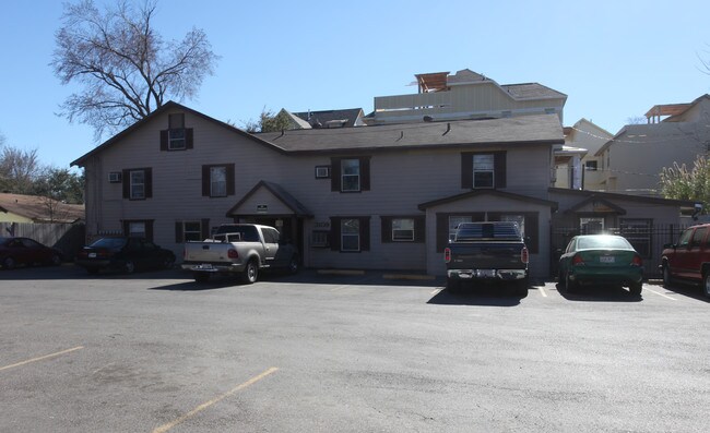3107 White Oak Dr in Houston, TX - Foto de edificio - Building Photo
