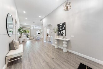 2587 Jardin Ct in Weston, FL - Foto de edificio - Building Photo