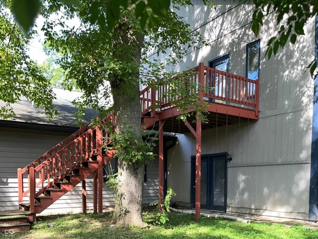 property at 945 Fox Hill Dr