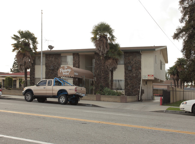 9450-9454 Flower St in Bellflower, CA - Building Photo - Building Photo