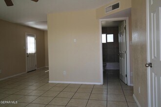 9145 Begonia Pl in El Paso, TX - Building Photo - Building Photo