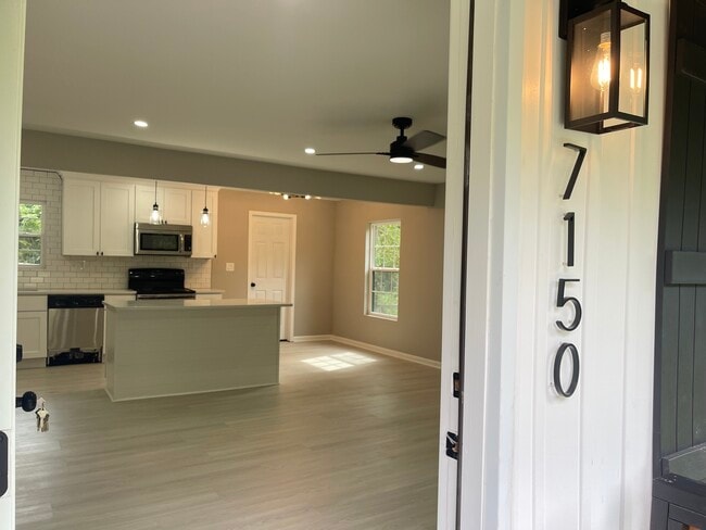 7150 Duffie Dr in Williamsburg, VA - Foto de edificio - Building Photo