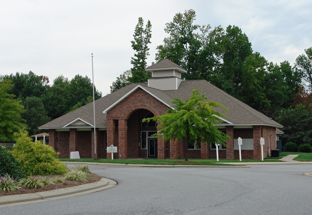 Creekside at Bellemeade in High Point, NC - Foto de edificio