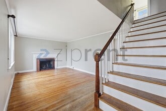 18 St James St in West Hartford, CT - Foto de edificio - Building Photo