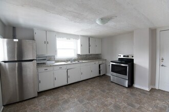 82 Taylor Ave in Chatham, ON - Building Photo - Building Photo