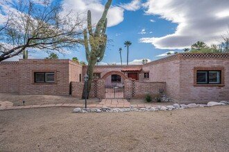 7602 E Sabino Vista Dr in Tucson, AZ - Building Photo - Building Photo