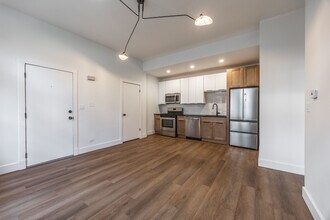 1456 N Kedzie Ave in Chicago, IL - Building Photo - Building Photo