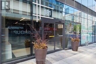 181-4181 Dundas St E in Toronto, ON - Building Photo - Building Photo