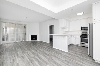 2201 Beverly Glen Blvd. in Los Angeles, CA - Building Photo - Interior Photo